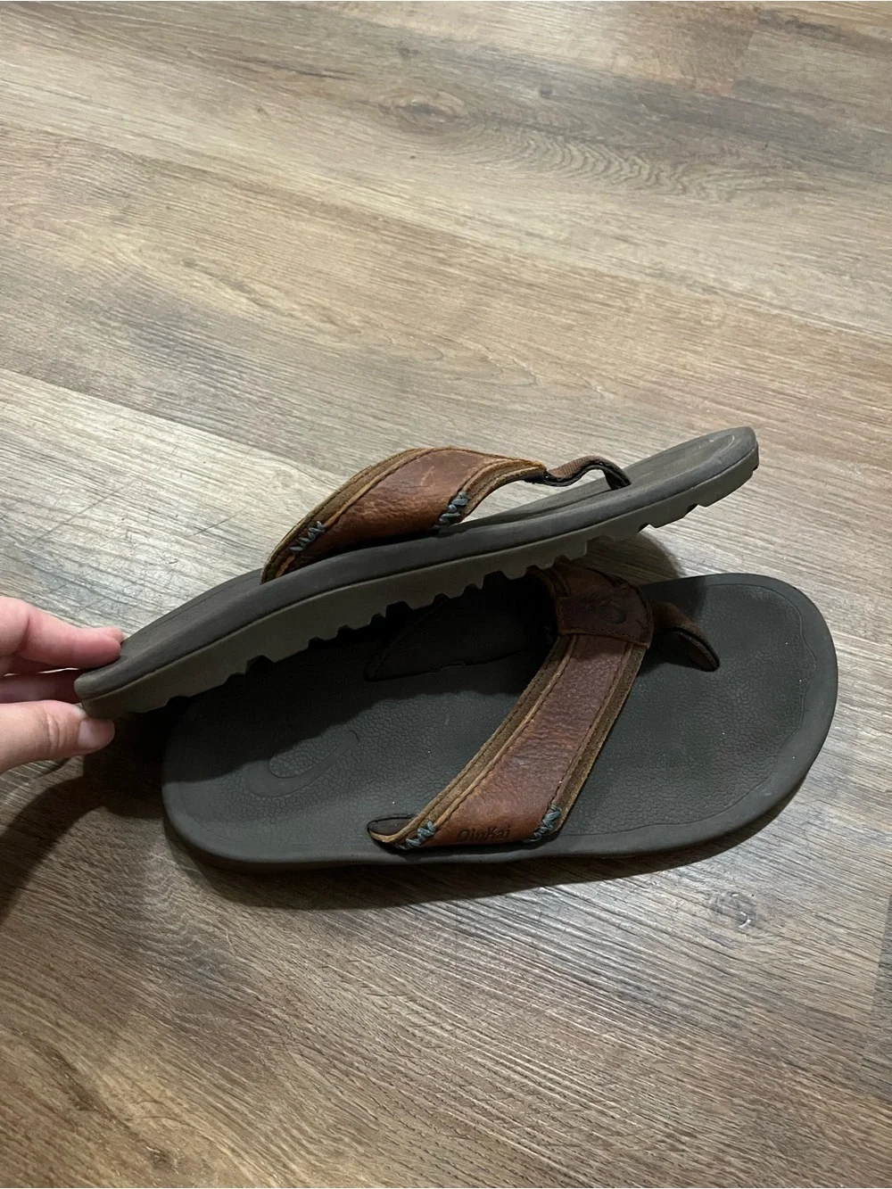 OluKai Kua‘aina Leather Sandals | Men's US 8 | Koa/Espresso | Comfort Flip Flops
